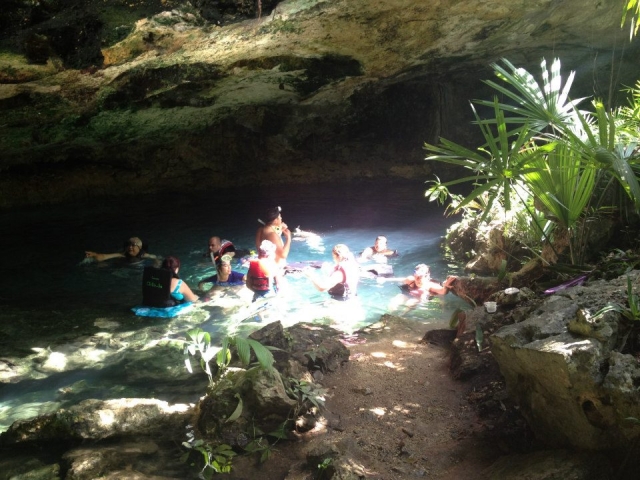  Snorkeling in cenotes 